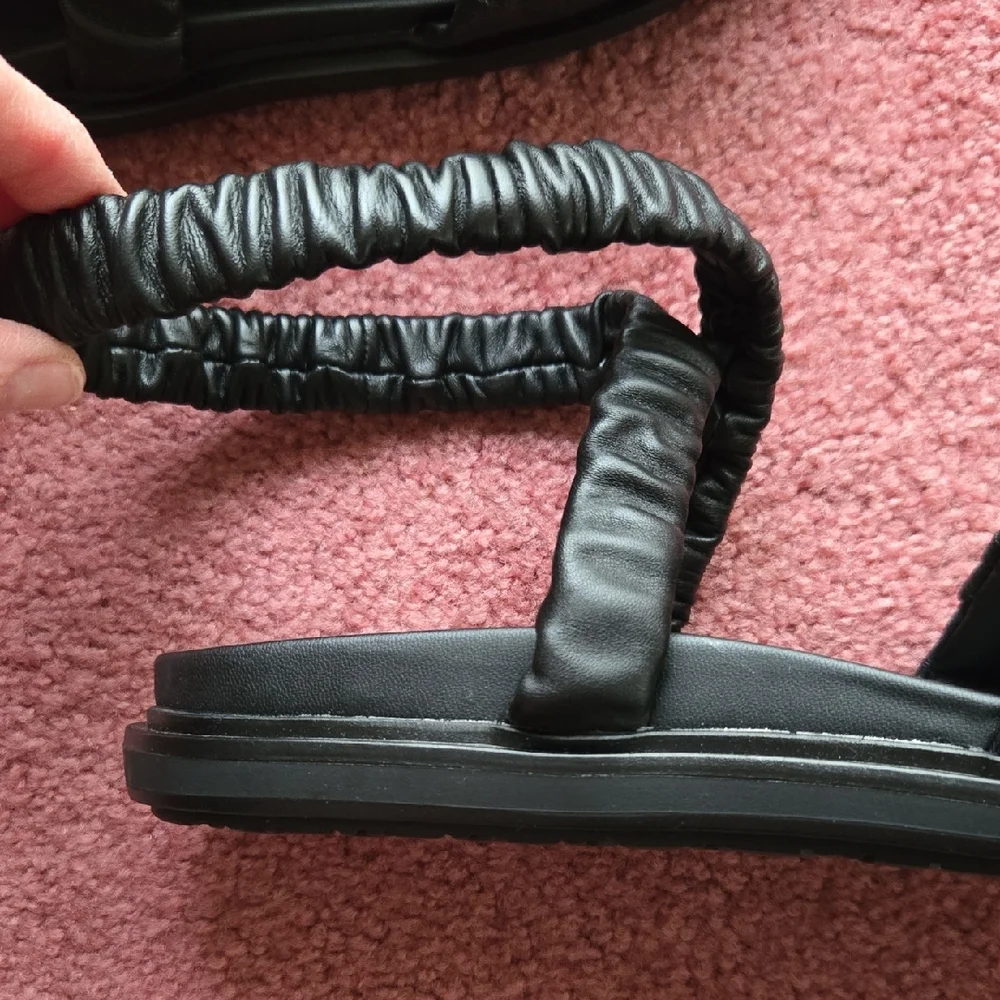 Sam Edelman Black Leather Ruched Strap Flat Sandals - Picture 2 of 5
